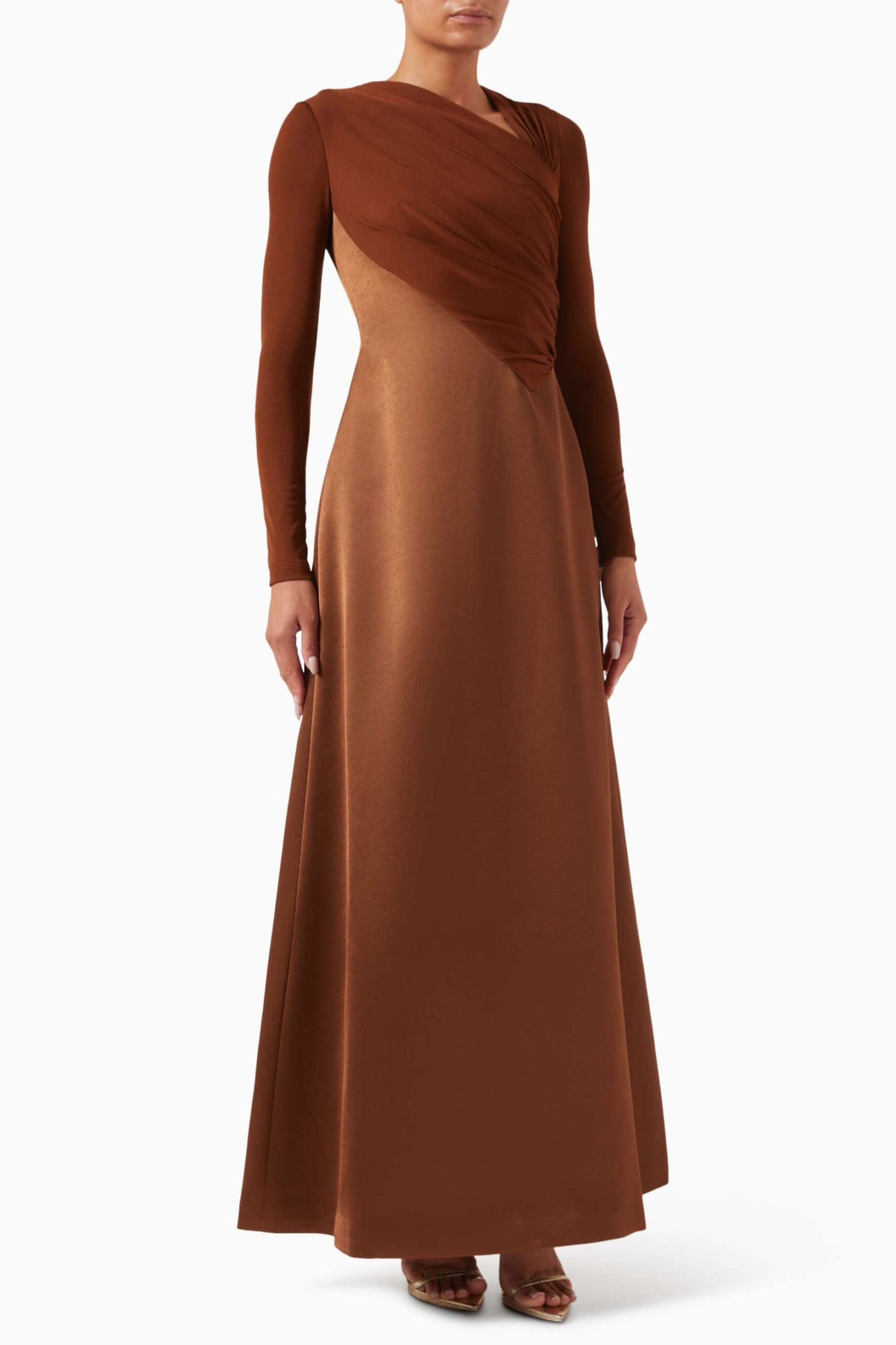 Şık Drapeli Maxi Elbise Uzun Kollar, Asimetrik Yaka, Taffeta ve Twinkle Knit - Altın - Görsel 1